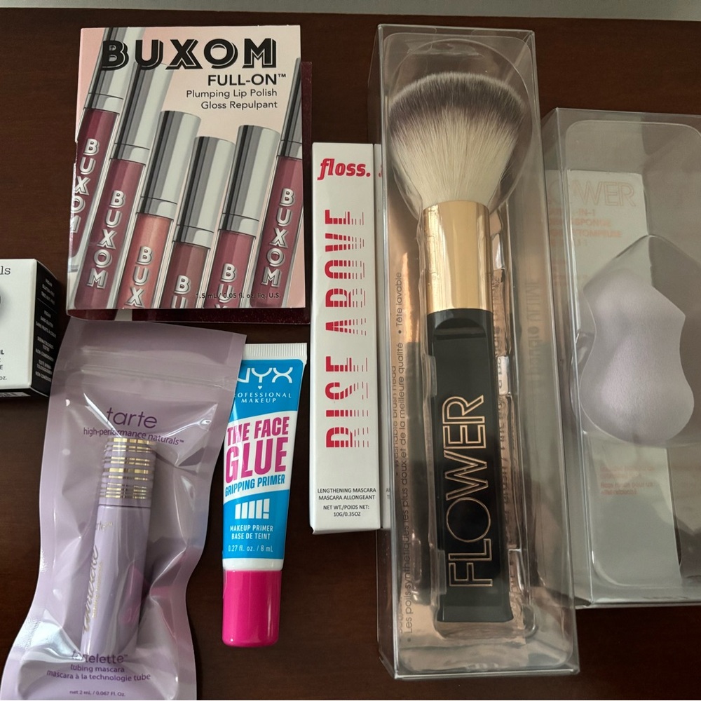 Assorted makeup bundle - Picture 2 of 7